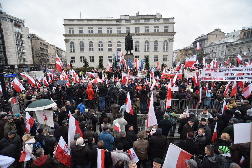 Ilu było uczestników marszów? Sprzeczne dane miasta i policji