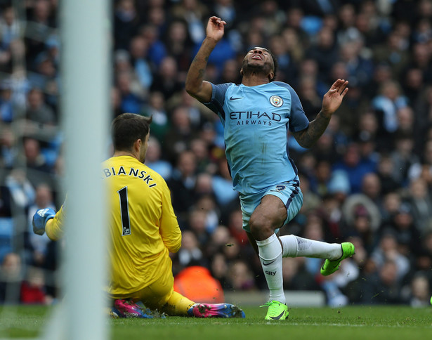 Liga angielska: Fabiański puścił dwa gole w pojedynku z Man City. Kapustka na ławce Leicester