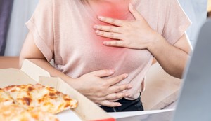 Bol u grudima pri gutanju