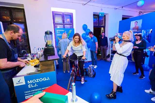 Új márkával és szuper programokkal köszöntötte a tavaszt a dm beauty workshop