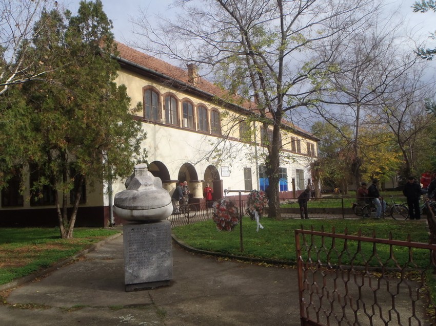 Srpski Krstur, centar sela