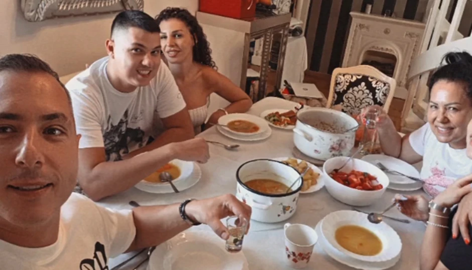 Ena Čolić, Peja, Miki Dudić na ručku kod Zlate Petrović: "Obavezno po rakijicu"