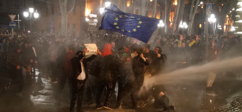 "Precz z rosyjskim prawem!" Coraz większe napięcia w Gruzji. O co naprawdę chodzi protestującym