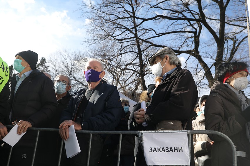 Redovi za vakcinaciju na Sajmu