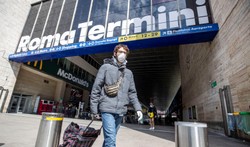 Włochy: Mężczyzn zmarłych na Covid-19 jest o połowę więcej niż kobiet