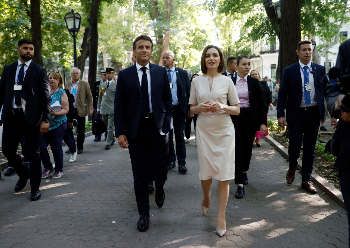 Prezydenci Francji Emmanuel Macron i Mołdawii Maia Sandu