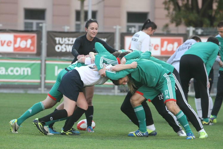 Niecodzienny trening piłkarzy Legii. Ćwiczyli z rugbystkami