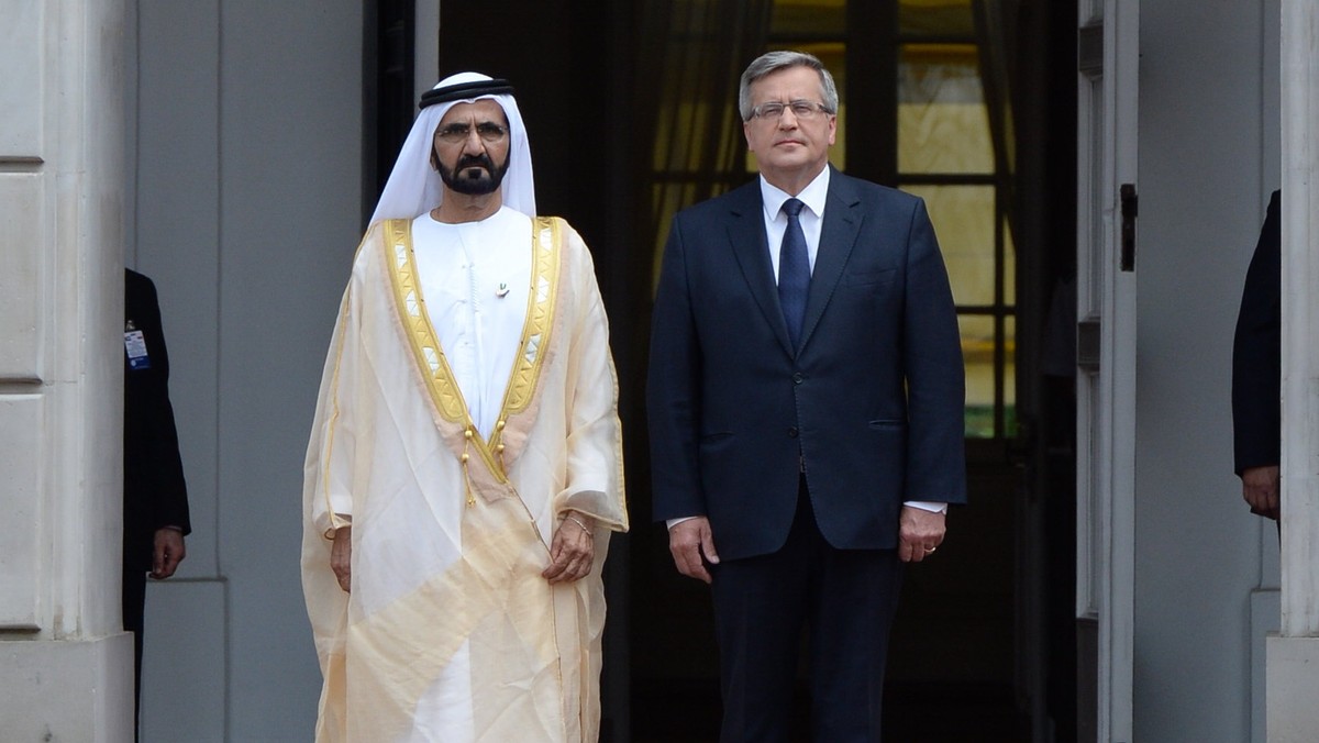 Od powitania na dziedzińcu Pałacu Prezydenckiego rozpoczęła się dzisiaj oficjalna część wizyty wiceprezydenta i premiera Zjednoczonych Emiratów Arabskich, emira Dubaju szejka Mohammeda bin Rashida Al-Maktouma. Spotka się on z prezydentem Bronisławem Komorowskim. Emir Dubaju przebywa w Warszawie od wczorajszego wieczoru. Po powitaniu planowane są rozmowy plenarne delegacji.