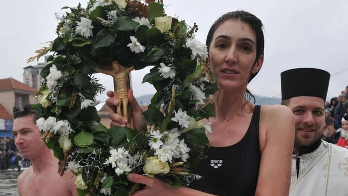 Plivanje za Časni krst na Bogojavljenje