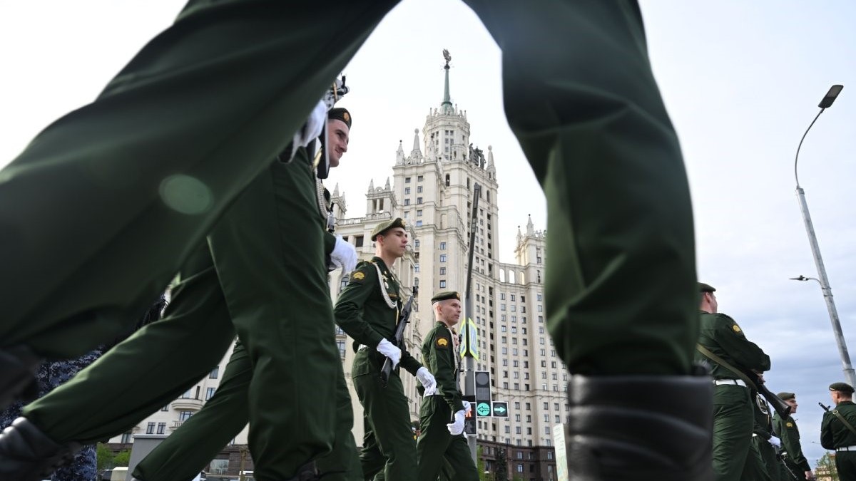 Armata rusă le plătește și 37.000 de dolari soldaților, dar panica a pus stăpânire pe Rusia și mii de oameni se îndreaptă spre granițe