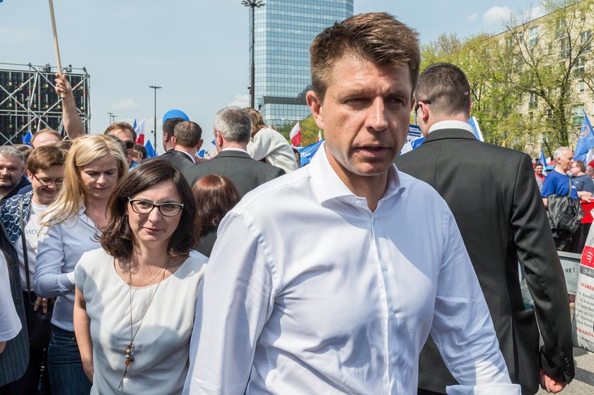 Petru i Schetyna kłucą się o Kamilę Gasiuk-Pihowicz