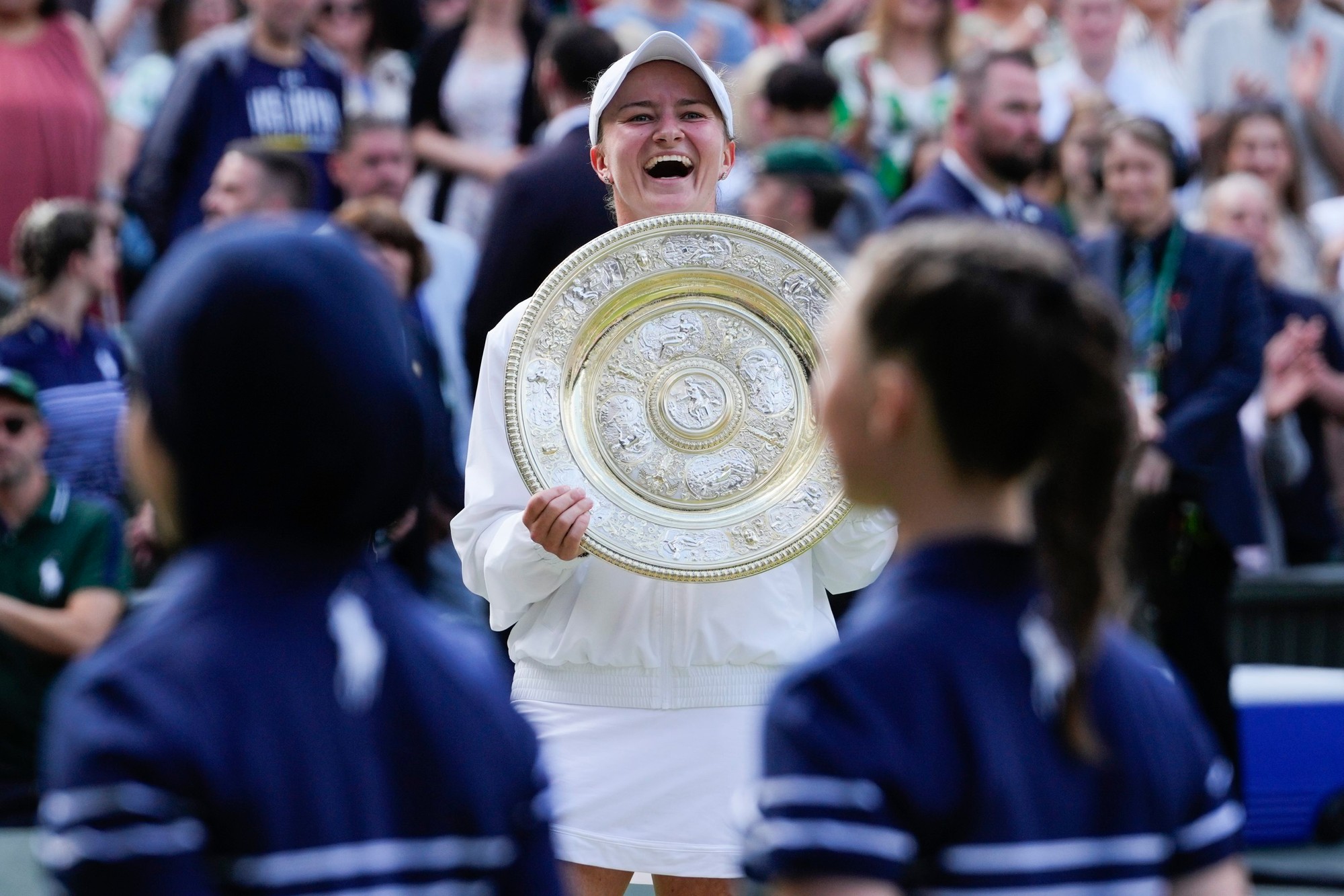 Česká tenistka Barbora Krejčíková sa teší z druhého grandslamového titulu.