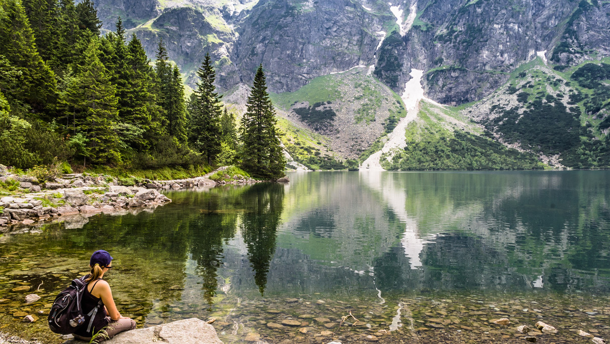 Tatry: samochody odholowywane z drogi do Morskiego Oka