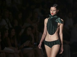 Do czego to się nadaje?! Wyuzdana kolekcja brazylijskiej projektantki na wybiegu