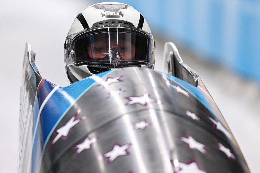 Amerykańska bobsleistka zdobywała medale w trzech ostatnich igrzyskach, a obecnie prowadzi w klasyfikacji Pucharu Świata i w dwójkach, i w monobobach.