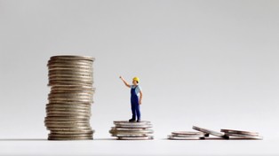 Ciemna strona wzrostu płacy minimalnej. Trudniej będzie odzyskać dług