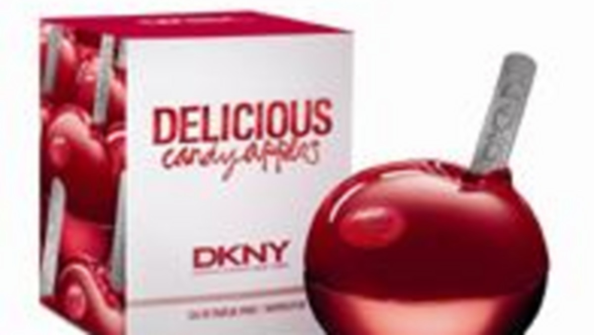 DKNY przedstawia kolejną odsłonę wody perfumowanej Candy Apples - zapach Ripe Raspberry. Tym razem baza mieszanki - kompozycja cukierkowej słodkości z orzeźwiającym jabłkiem - została wzmocniona dojrzałą mocą malin. Poczuj energetyzującą i odmładzającą moc tych składników i rozkoszuj się urokliwym, przyjemnym aromatem owoców.