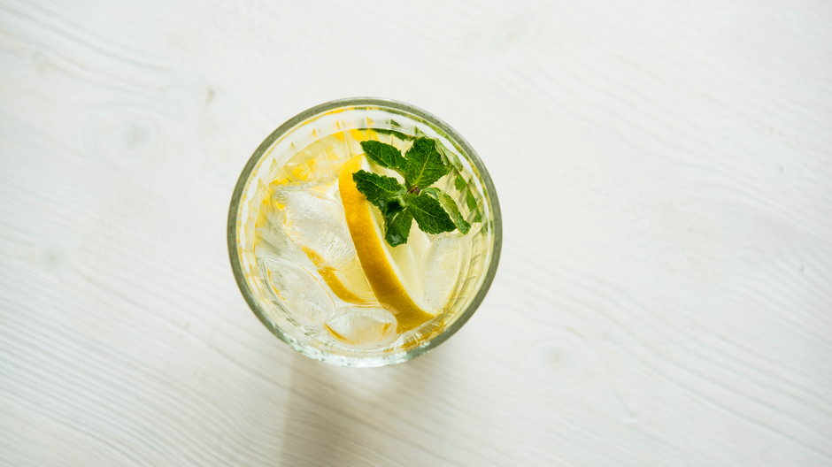 Joanna Kosinska - water, lemon, mint