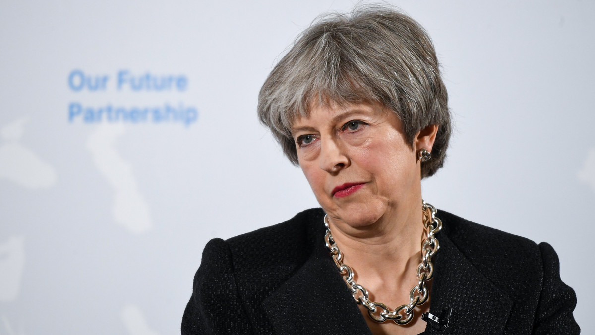 Brytyjska premier Theresa May, która dziś rozmawiała telefonicznie z prezydentem Donaldem Trumpem, wyraziła "głębokie zaniepokojenie" planem nałożenia przez USA taryf celnych na import stali i aluminium - poinformowały służby prasowe Downing Street.