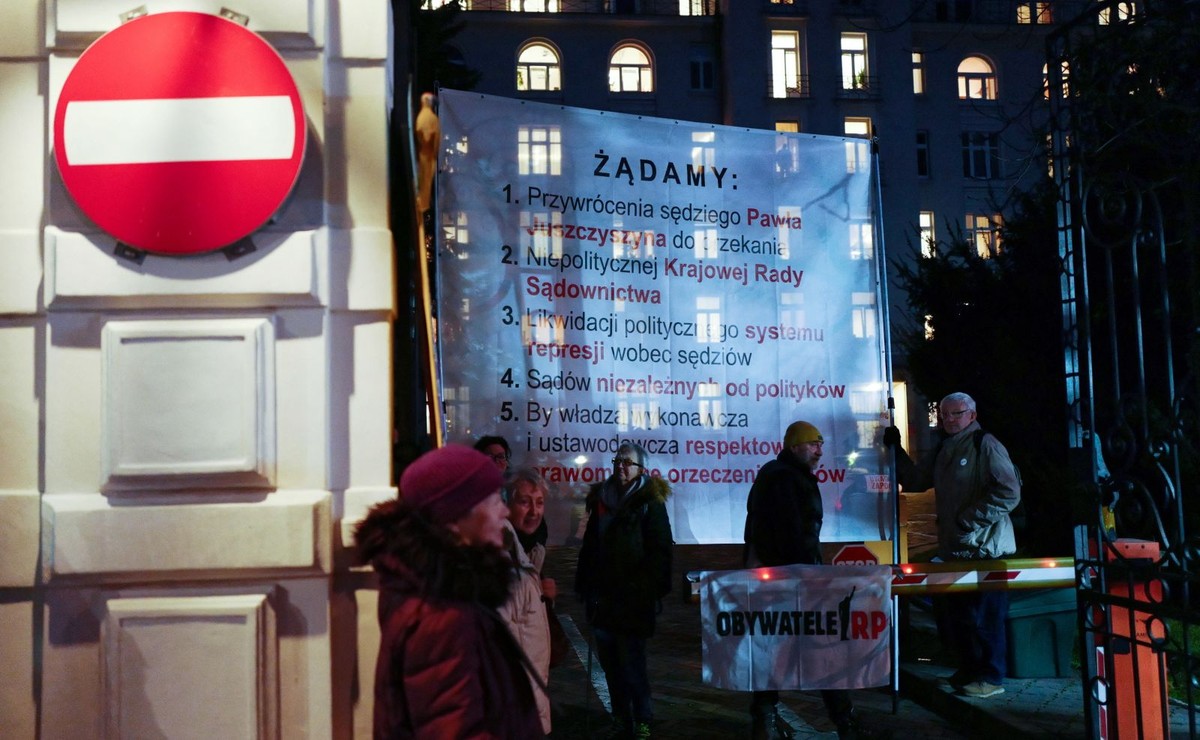 Obywatele RP blokowali wjazd i wyjazd z Ministerstwa Sprawiedliwości. Interweniowała policja