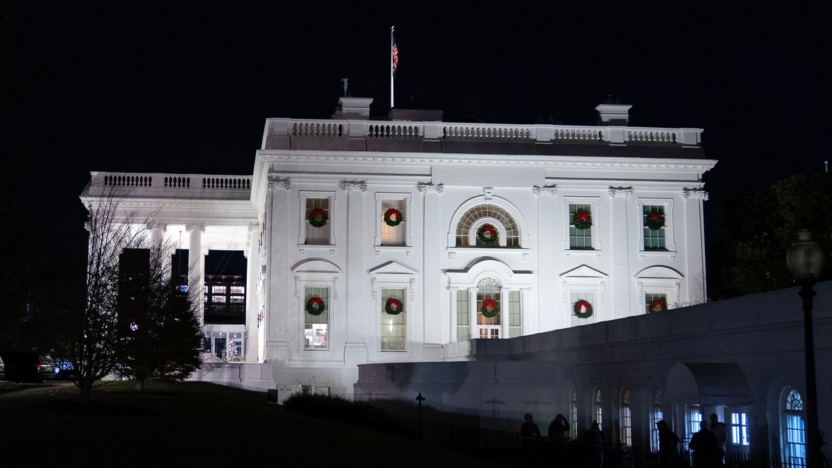 Bela kuća, novogodišnji ukrasi