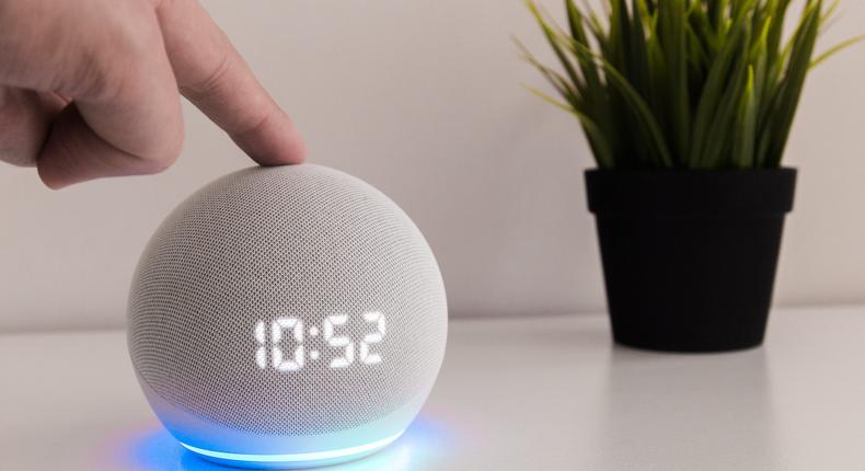 The default voice and language of your Alexa assistant can easily be changed.
