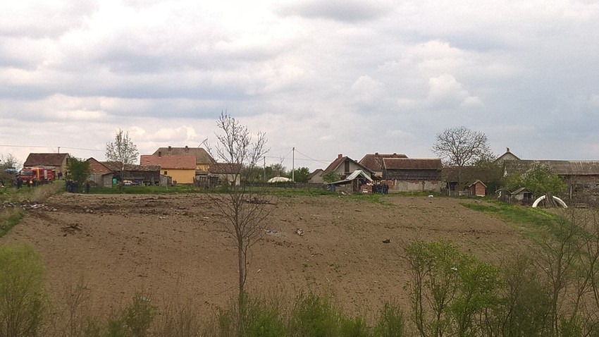 Avion se srušio u blizini kuća, ali srećom niko od meštana nije stradao