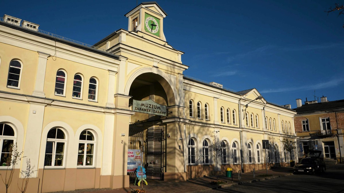 Muzeum Zabawek i Zabawy zaprasza na wystawę "Wojsko Polskie na frontach II Wojny Światowej 1939-1945 - modele i militaria" ze zbiorów Pawła Gawrona, Tomasza Klimka i Muzeum im. Orła Białego w Skarżysku-Kamiennej.