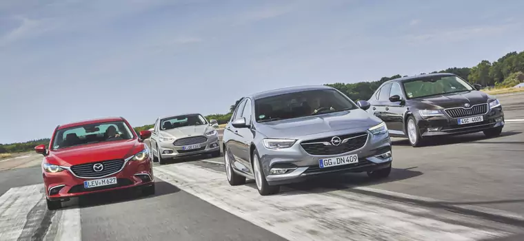 Nowy Opel Insignia kontra Ford Mondeo, Mazda 6 i Skoda Superb - kto wyprzedzi Opla?