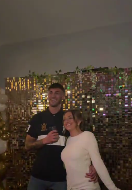 Olivia Donnelly bojuje s rakovinou. 