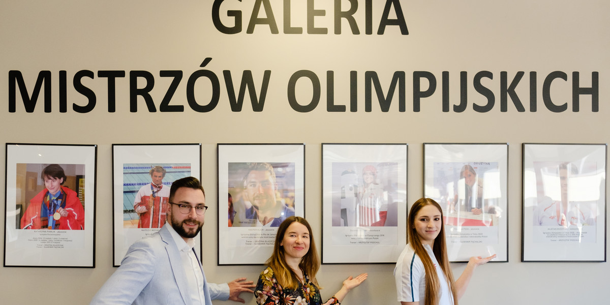 Oto galeria mistrzów. Zdjęcia sportowców motywują uczniów do pracy