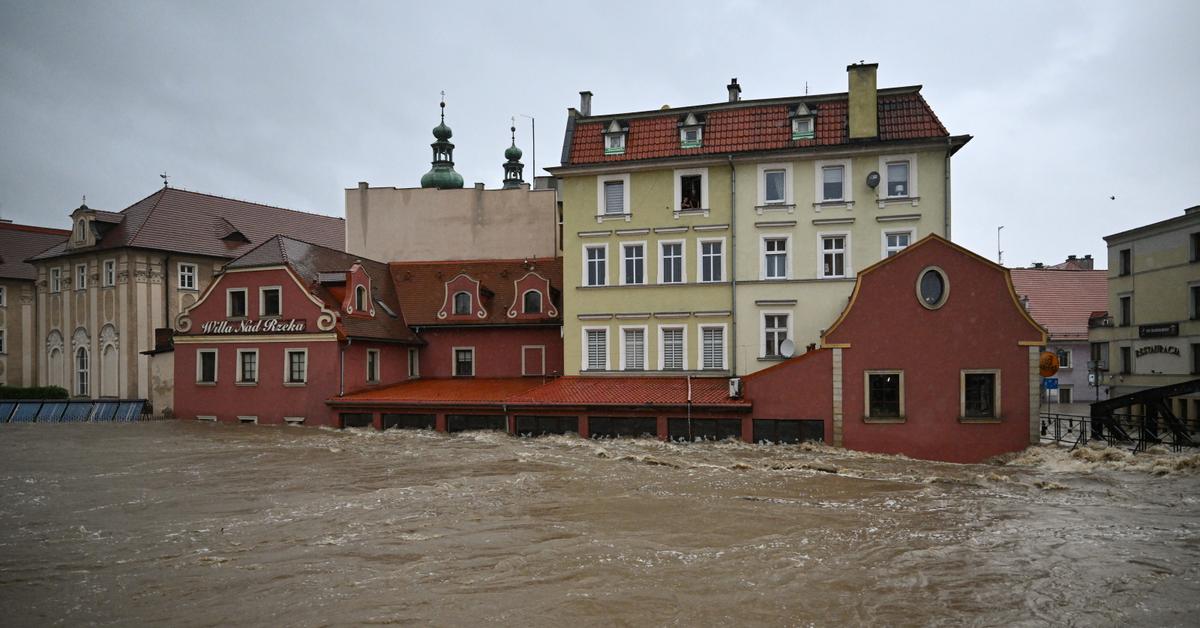  Nysa Kłodzka wylała i zalewa Kłodzko. Ewakuacja mieszkańców