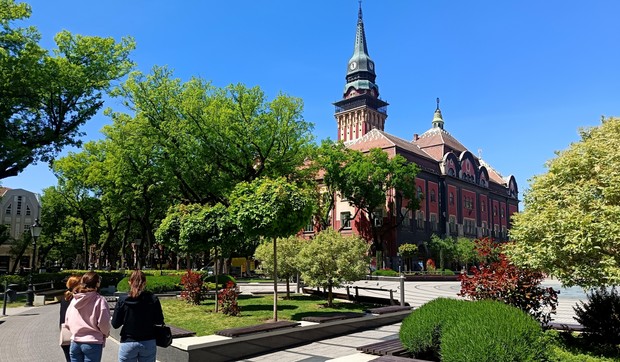 Velelepna Gradska kuća u stilu secesije nalazi u srcu Subotice, u zaštićenoj zoni grada