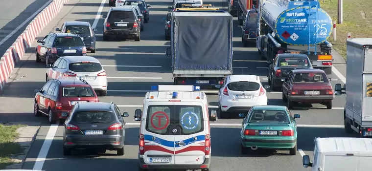 Policja szuka kierowców, którzy blokowali korytarz życia po wypadku na autostradzie A4