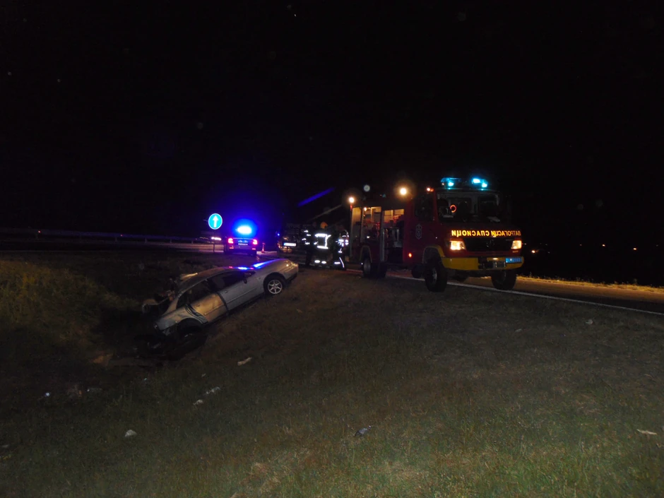 Vatrogasci izvukli telo nastradalog iz smrskane karoserije