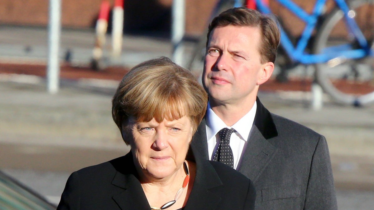 Rzecznik rządu Niemiec Steffen Seibert oświadczył, że gabinet Angeli Merkel jest zainteresowany kontynuacją i pogłębieniem relacji polsko-niemieckich. Dodał, że wyjaśnienie pytań do nowego polskiego rządu jest zadaniem Komisji Europejskiej.