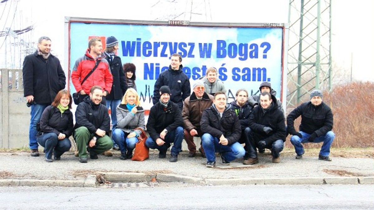 Ateistyczna kampania billboardowa trafiła już do Katowic. Billboard stanął na skrzyżowaniu ulic: Bohaterów Monte Casino i Burowieckiej. Zdążył on już jednak zostać zniszczony przez sympatyków ONR Śląsk.