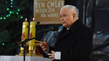 Jarosław Kaczyński przemawiał na mszy bez maseczki. Sprawę bada sanepid, ksiądz odpowiada