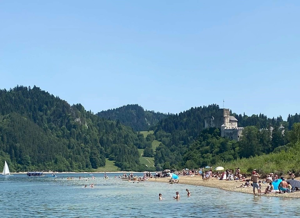 Plaża Zamajerz nad Jeziorem Czorsztyńskim