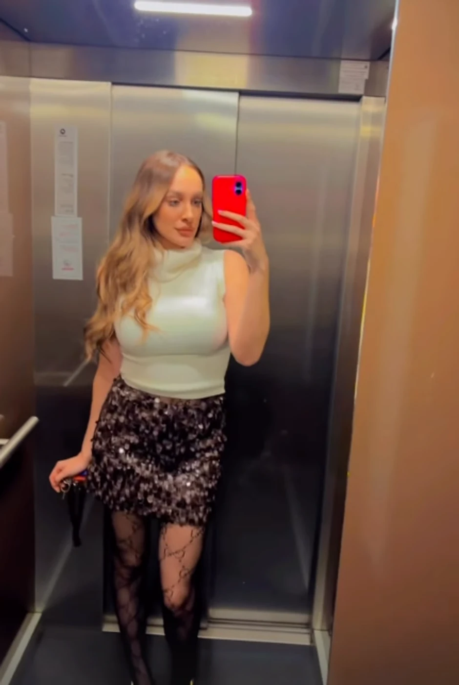 Luna Đogani pokazala noge od dva metra: Minić i čipkaste čarape