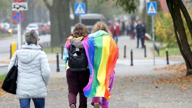 Polskie dzieci nie czują się bezpiecznie. Ranking szkół przyjaznych LGBT+