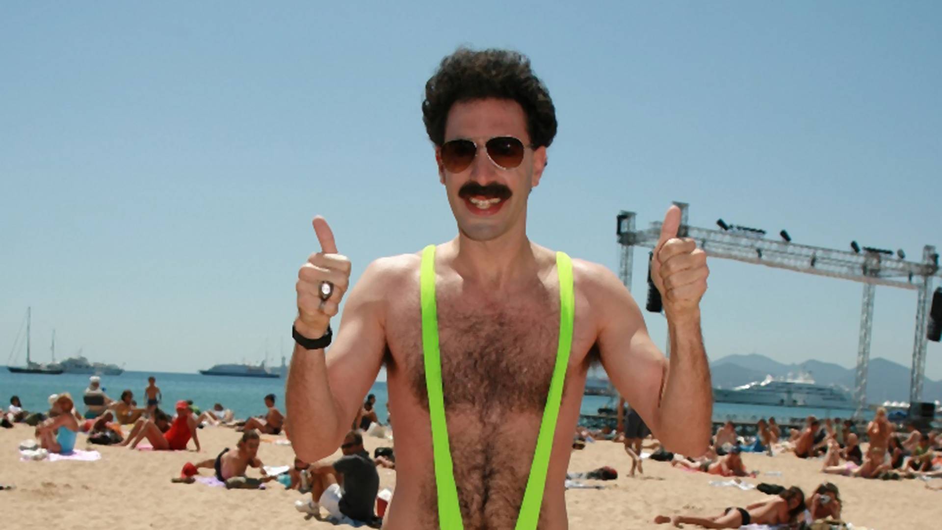 Sacha Baron Cohen veszélybe került a neonáci tömegben a Borat 2. forgatásán