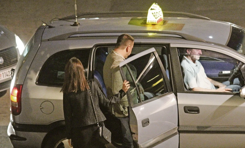 U sitne sate
odlaze kući