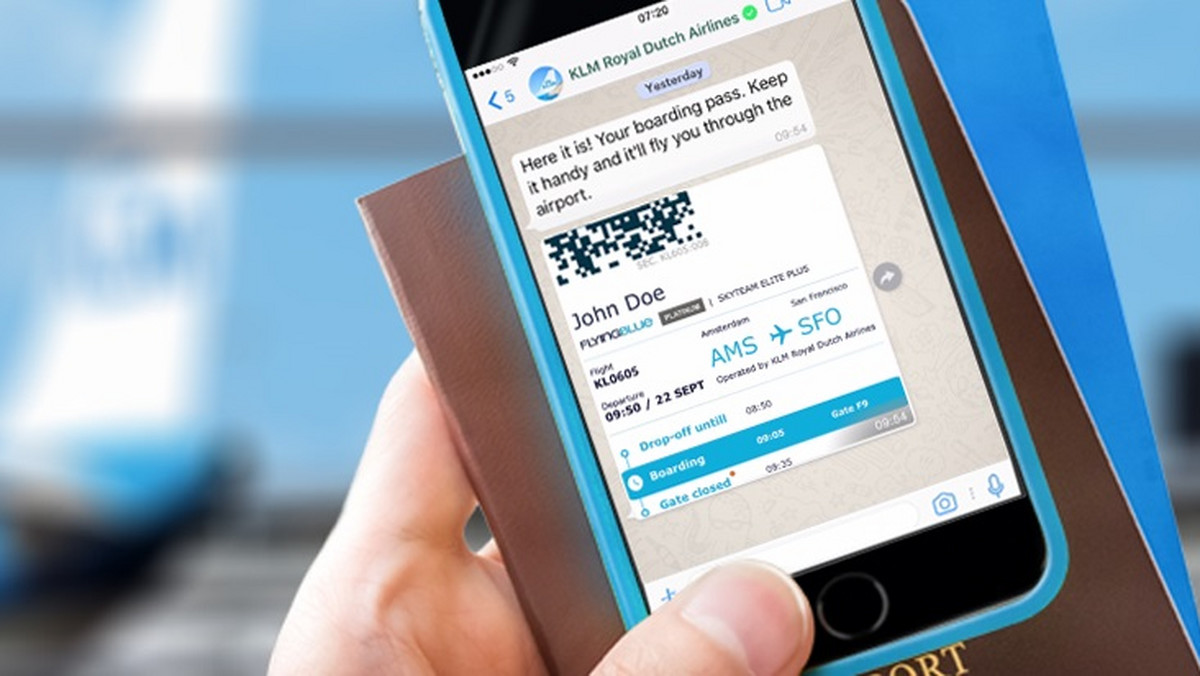 Linie lotnicze KLM rozpoczęły współpracę z WhatsApp, aby oferować obsługę i kontakt ze swoimi klientami, którzy są jednocześnie użytkownikami komunikatora WhatsApp. Za pośrednictwem WhatsApp możemy teraz otrzymywać informacje związane z zarezerwowanym przez nas lotem oraz wszystkie dokumenty podróżne, łącznie z kartą pokładową.