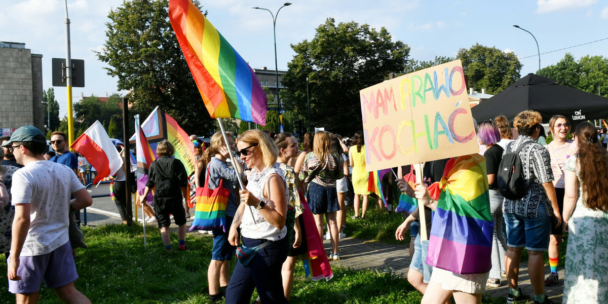 Uchwała anty-LGBT może kosztować Małopolskę miliardy. Komisja Europejska grozi wycofaniem pieniędzy, a teraz po jej stronie staje nowy Rzecznik Praw Obywatelskich.