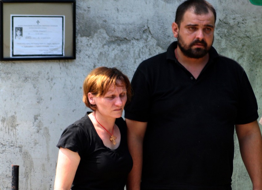 Slobodan i Gordana juče su ćerkici dali četrdesetodnevni pomen