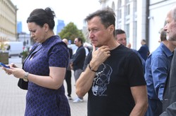 Jacek Kawalec w ogniu krytyki. Taką koszulkę założył na pogrzeb kolegi [FOTO]