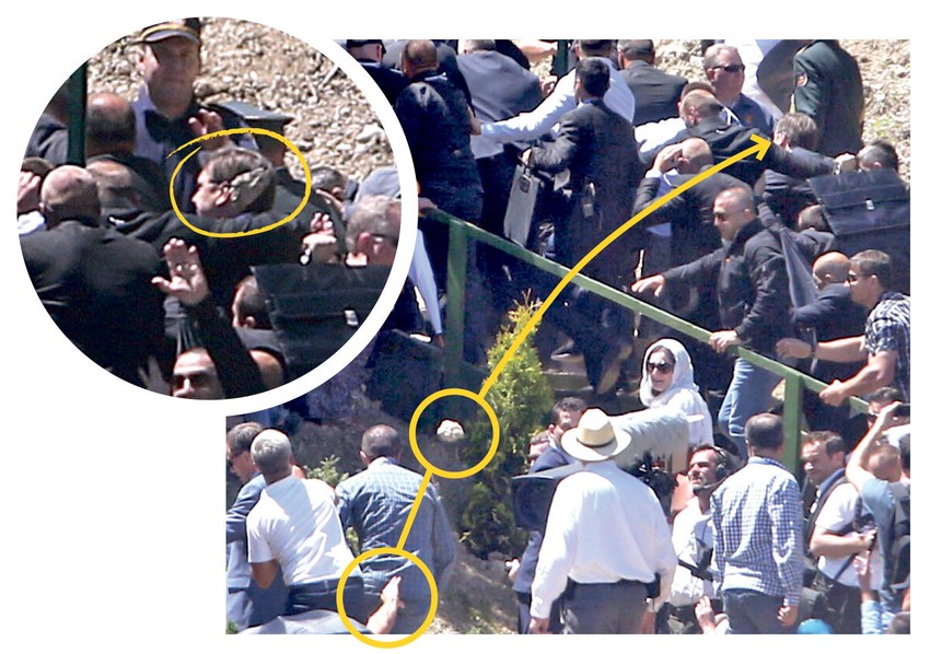 Trenutak kad je bačen kamen koji je pogodio Vučića