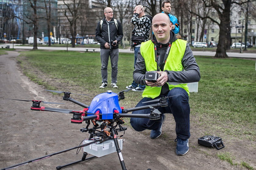 Dronem badają smog w Krakowie