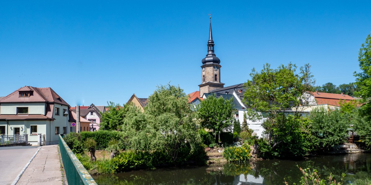 Miejscowość Bad Sulza jest uzdrowiskiem. Przed II wojną światową i w jej trakcie III Rzesza zwoziła tu więźniów